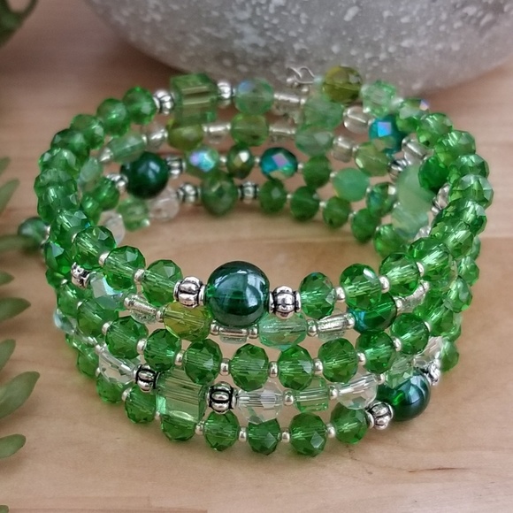 Green Memory Wire Bracelet - Picture 2 of 3